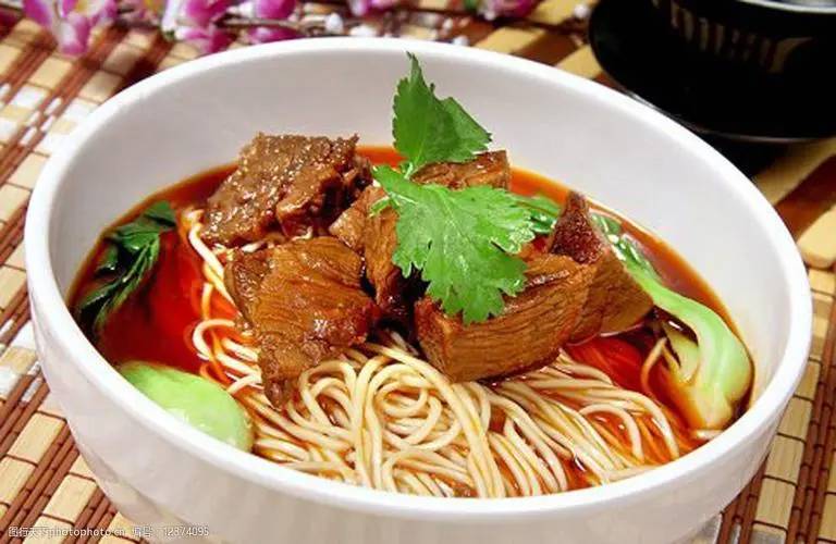Braised Beef Brisket Noodle Soup (红烧牛腩面）
